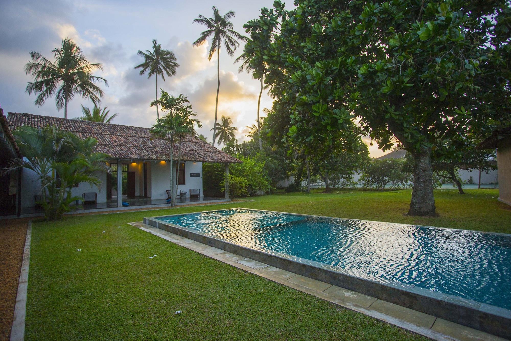 The Frangipani Tree By Edwards Collection Hotel Унаватуна Екстериор снимка